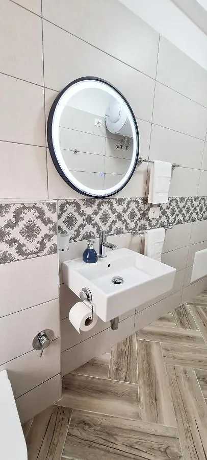 2V1 - Blloku Zy Apartment Tirana