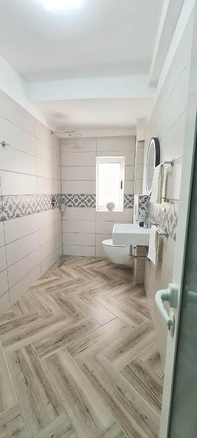2V1 - Blloku Zy Apartment Tirana 0*,