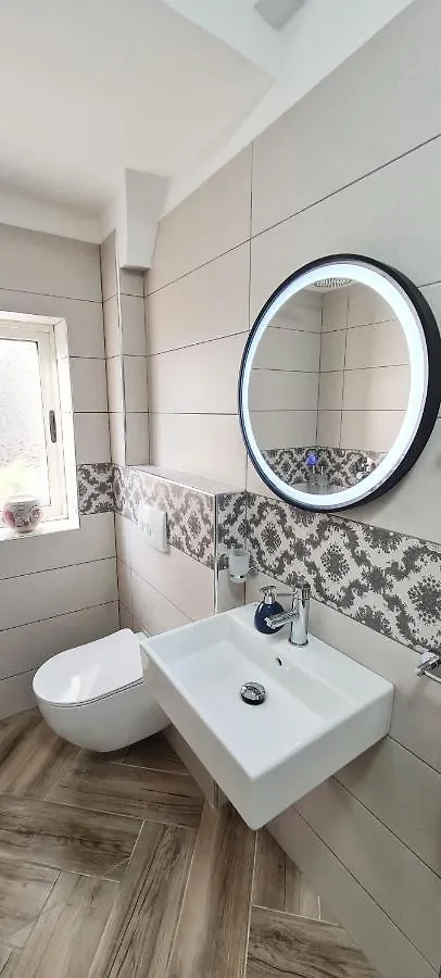 2V1 - Blloku Zy Apartment Tirana